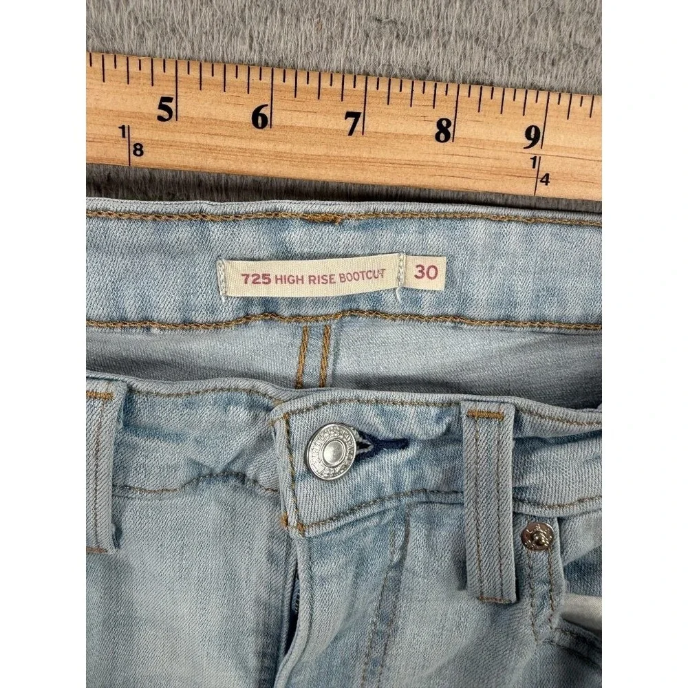 Levi's 725 High Rise Bootcut Jeans Womens 30 (26x32) Light Wash Raw Hem